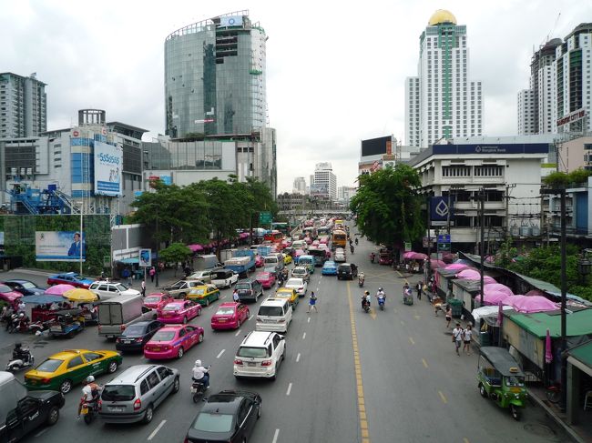 初めて見る日中の街並み。<br />アジアだなー！