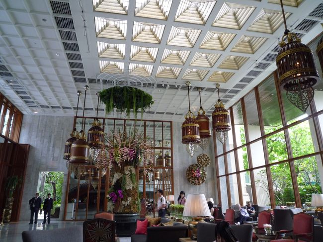 目的地は、『マンダリン　オリエンタル　バンコク』！<br />ラウンジのオブジェが圧巻！