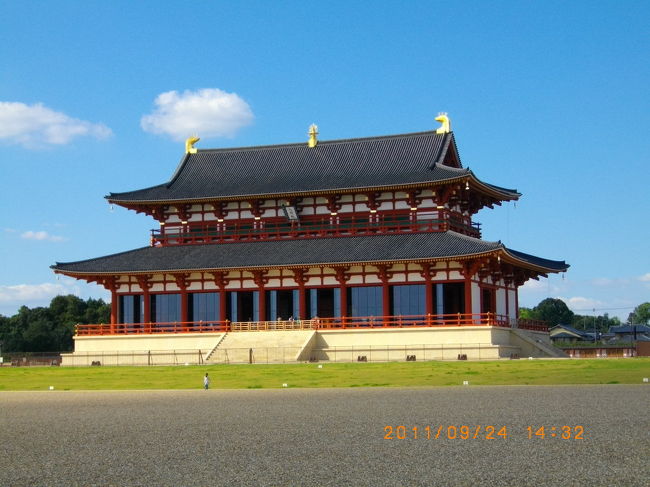 復元された大極殿。当時物だったらすごいですけど。けど、木造なのは立派です。