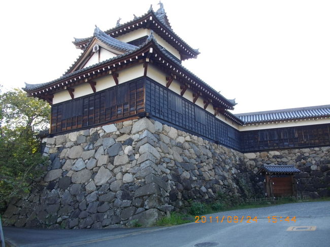 ついでの郡山城まで、旧道と思われる道を走ってやってきました。