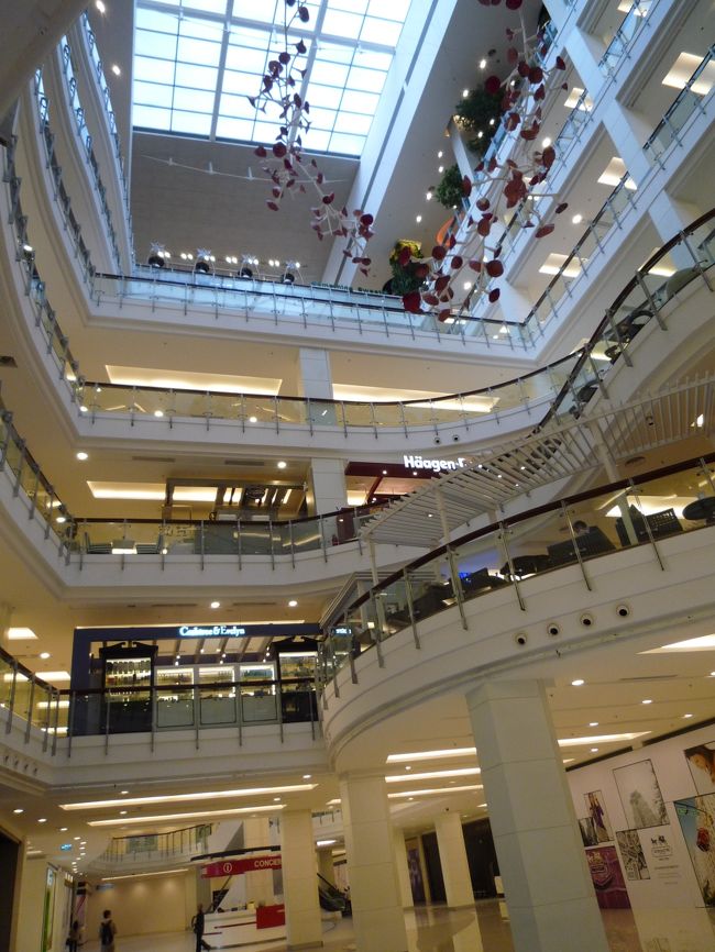 午前中は一緒にショッピング！<br />まずは、セントラル・ワールド内を物色。