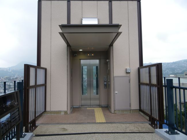 グラバー園へ向かうためのエレベーター。