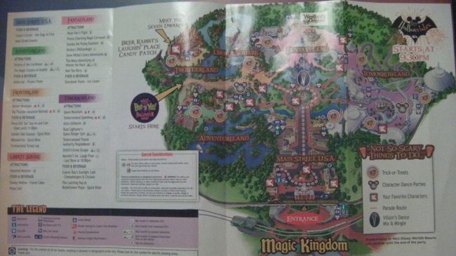 パーク地図。お菓子がもらえる場所とキャラクターに会える場所が書かれています。