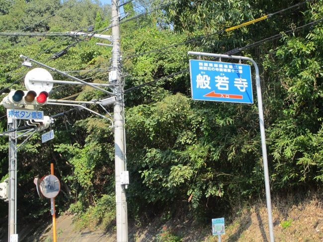 近鉄奈良駅からバスに乗り、般若寺で降ります。<br />バスの進行方向に向かって歩くと、「般若寺」の看板がでてくるので、迷うことはありません。