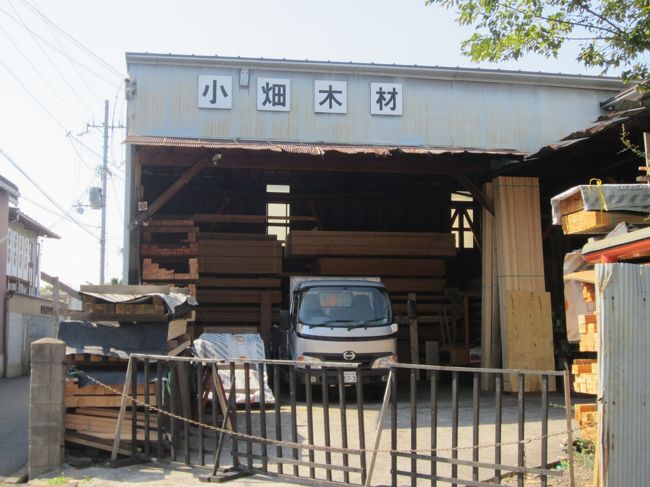 突き当りを右に。