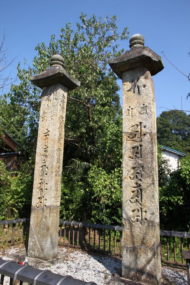 笠塔婆。<br />笠塔婆形式の石塔としては日本最古だそう。