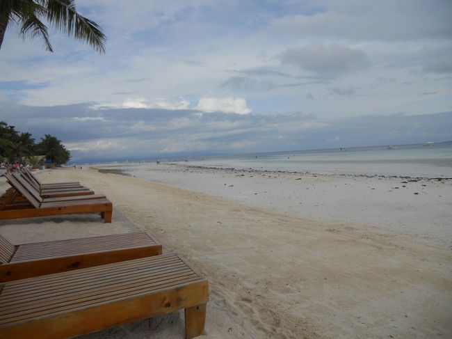 ビーチはとてもきれいだけど、思いっきり干潮。<br />ガーンΣ(ﾟДﾟ|||)