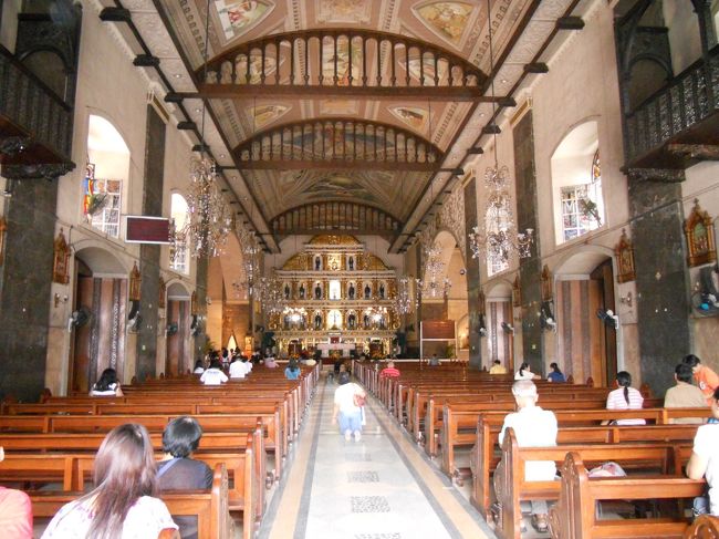 真剣にお祈りしている人がたくさん。泣いてる人もいました。<br />旅行に行くと、よくガイドにあなたの宗教は何か？と聞かれる。<br />答えられる日本人ってあまりいないんじゃないかな？<br />ないっていうと、びっくりされる。<br />