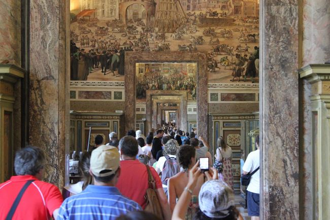 考えることはみんな同じ。<br />こぞってここで写真を撮っていました。