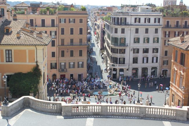 ガイドブックがなくても、気がつけば観光スポットに着いてるんです。<br />それだけ見所が多いってことかな。