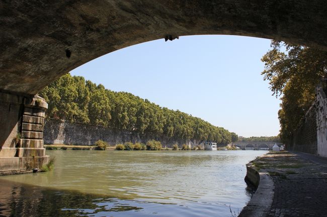 この川沿いなんかも、ゴミは死ぬほどあるし、人糞のようなものもたくさん。。。