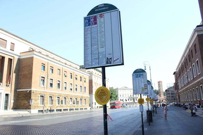 バスにはお世話になりました。<br />ローマのLINE Aは9時くらいで電車が終わってしまうのでそれ以降はバスで移動することになります。<br />日本の感覚ではありえませんね。