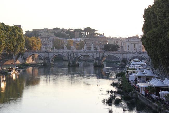 川は汚いんだけど、なぜか撮っちゃう。眼鏡橋みたいな。