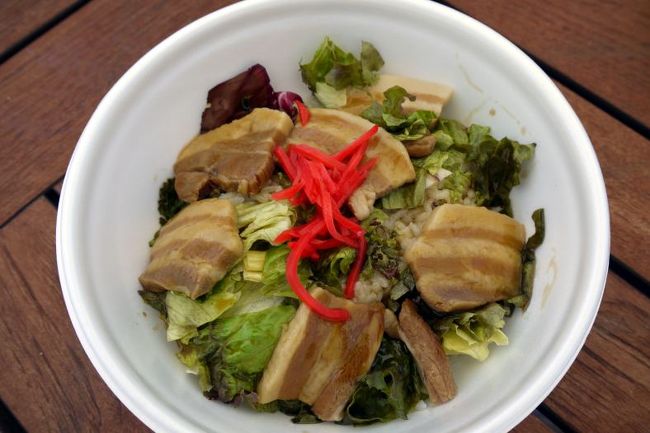 次男はラフテー丼 ￥５００−