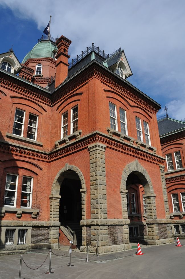 北海道庁旧本庁舎。<br />写真で見た印象よりも、遥かに重厚感があり立派な建築。<br /><br />とりあえず観光スポットだから・・という程度の意気込みで<br />行ったのですが、実際は思ってたよりかなり良かったという<br />典型例でした。<br />