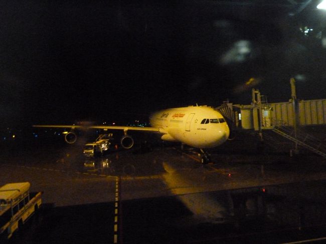 エジプト航空MS963便でKIXより出発〜！<br />夜発→早朝着なので、明日は朝からガンガン観光。<br />確実に寝なければ！