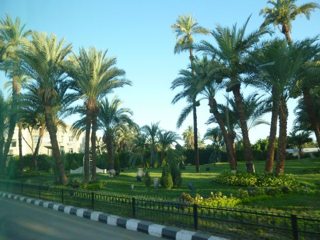 まずは、滞在先ホテルに向かいます。<br />ツアーはやっぱり楽（苦笑）<br />だって、付いて行ったらいいだけだから。