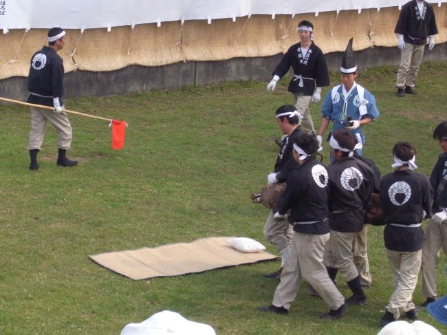 ちゃんと枕まで用意されてるところがウケる（笑）<br /><br />それにしても、すごい表情だこと！