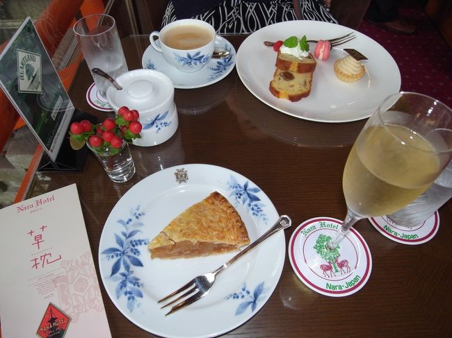 のどが渇いたので、シャンパン頂いちゃいました。<br />おいしーーー♪<br /><br />ティーサロンにて。<br />