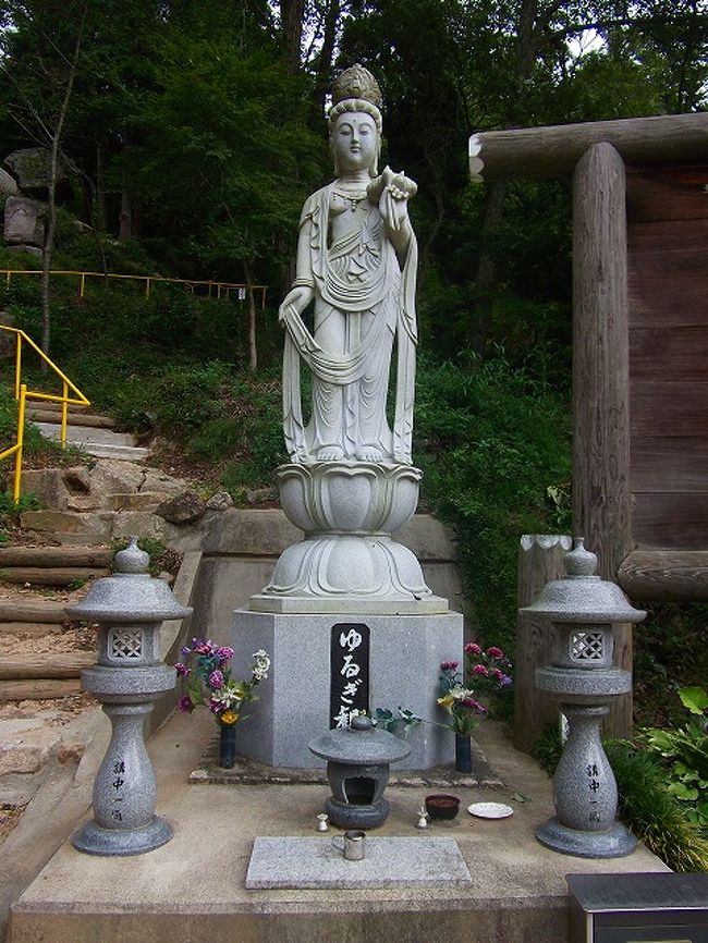 まずは観音様にお参りして。