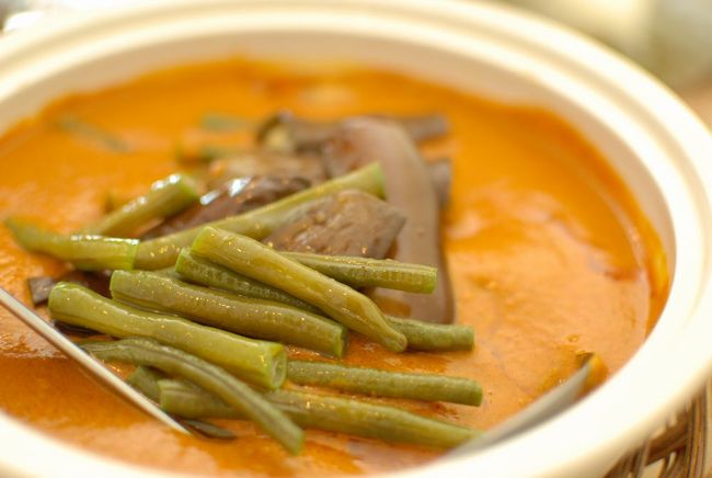 ランチで食べた、カレーみたいなフィリピン料理。<br />味気ない。コクが無い。