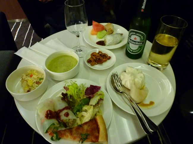 機内食もガッツリ食べたのに、ここでもこれだけ食べました。