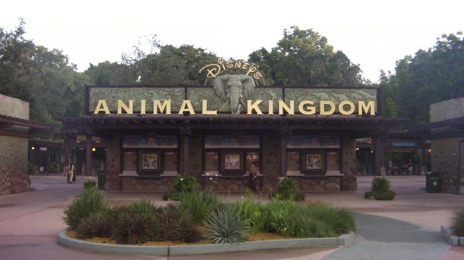 チケット売り場。朝早いのでまだ人はいません。