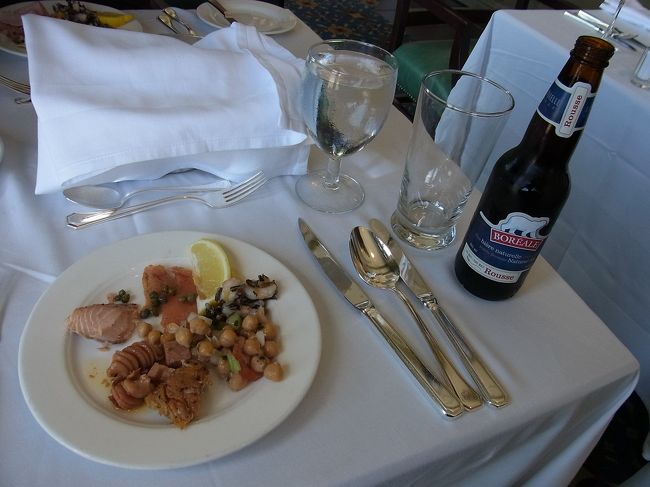 こんな感じで、お野菜多めの私と、友人はしっかり分厚いローストビーフ食べてました。お魚の国とお肉の国との違いを感じた。。。。っていうより、年の差と言ったほうが良さそう。指摘される前に書いておく。