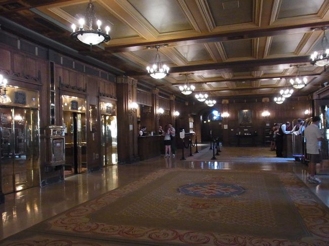 ホテルのロビー。