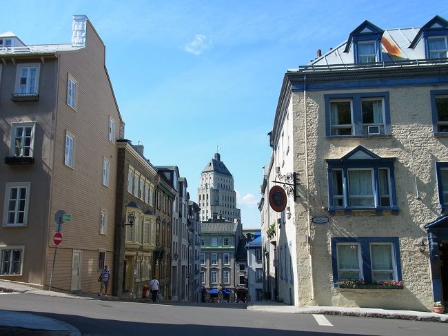 本当にフランスのどこかの街を歩いているような気がします。<br />観光地としての人気の高いのは納得。