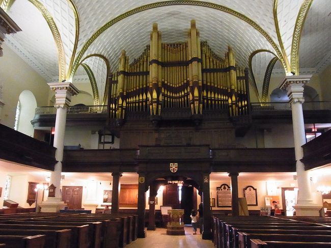 教会を二つ見学。名前は忘れました。というか聞き取れない。<br />地図も見ないで引き連れられるまま、歩いたので。<br />ここは素晴らしいパイプオルガンがある教会です。<br />今度行かれる方のために、ご自分で調べる楽しみを残しておきますね。