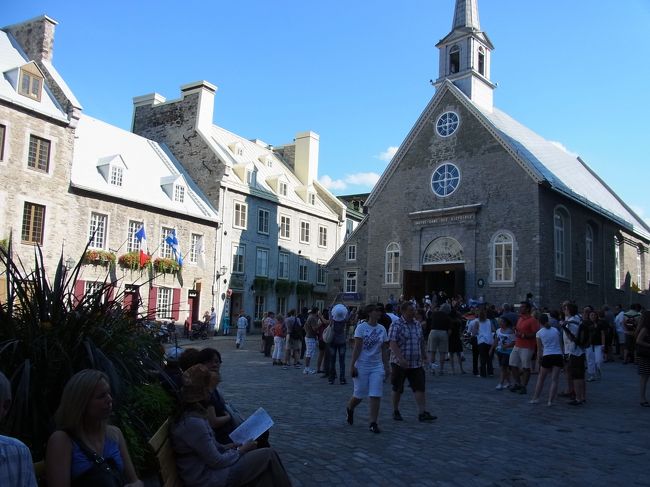 ガイドさんの説明で感激したのが、この小さな教会。<br />ここは、ディカプリオと、トムハンクス共演の映画、「キャッチミー　イフユーキャン」の最後のほうで、フランスの片田舎の町の教会の設定で登場した協会だそうです。<br />最初この教会を見たときに、ここは見たことがある？と思ったので、本当にびっくり。<br />実はiphoneに超字幕版のこれを入れて、毎日のように繰り返し見ていたからです。<br />ここで出会うとは！