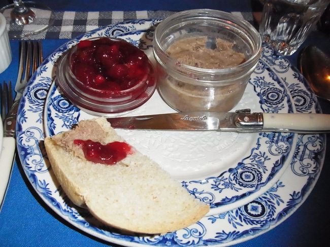 ワイルドミート（野生動物の肉？）のパテをチャツネと共に頂きます。<br />チャツネ美味しい！！！<br />もちろんパテも美味しいのですが、このチャツネにはまりました。