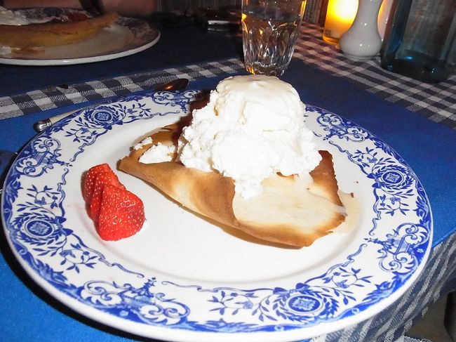 私は大人しくアイスクリームを。。。。ってこれ？！<br />ほんとんど握りこぶし大のアイスクリームでした。<br />私、完食しました。