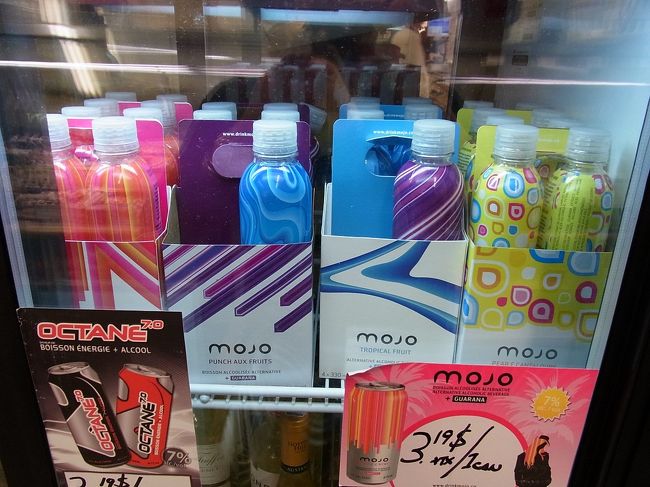 スーパーで飲み物を買いました。これはお酒。<br />買ってみましたが、透明でカクテルのような感じの味で美味しかったです。<br />アルコール分は７％。<br />ボトルが可愛いのと細長い丸なので、バッグに入れるのに良いなと思い、<br />日本まで持って帰ってきました。