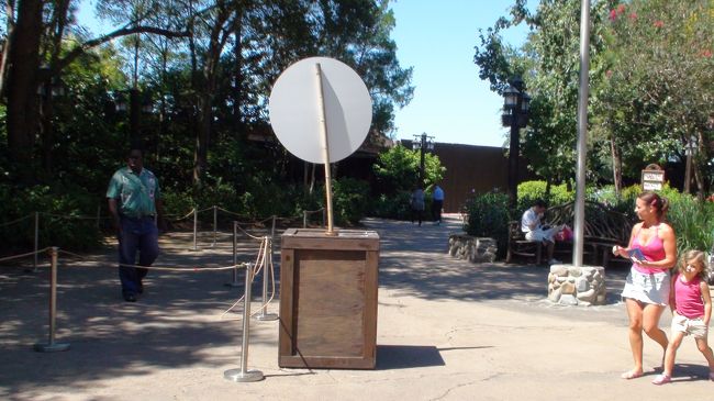 一通りアトラクションに乗った後、キャラクターグリーティングに行ってきました。