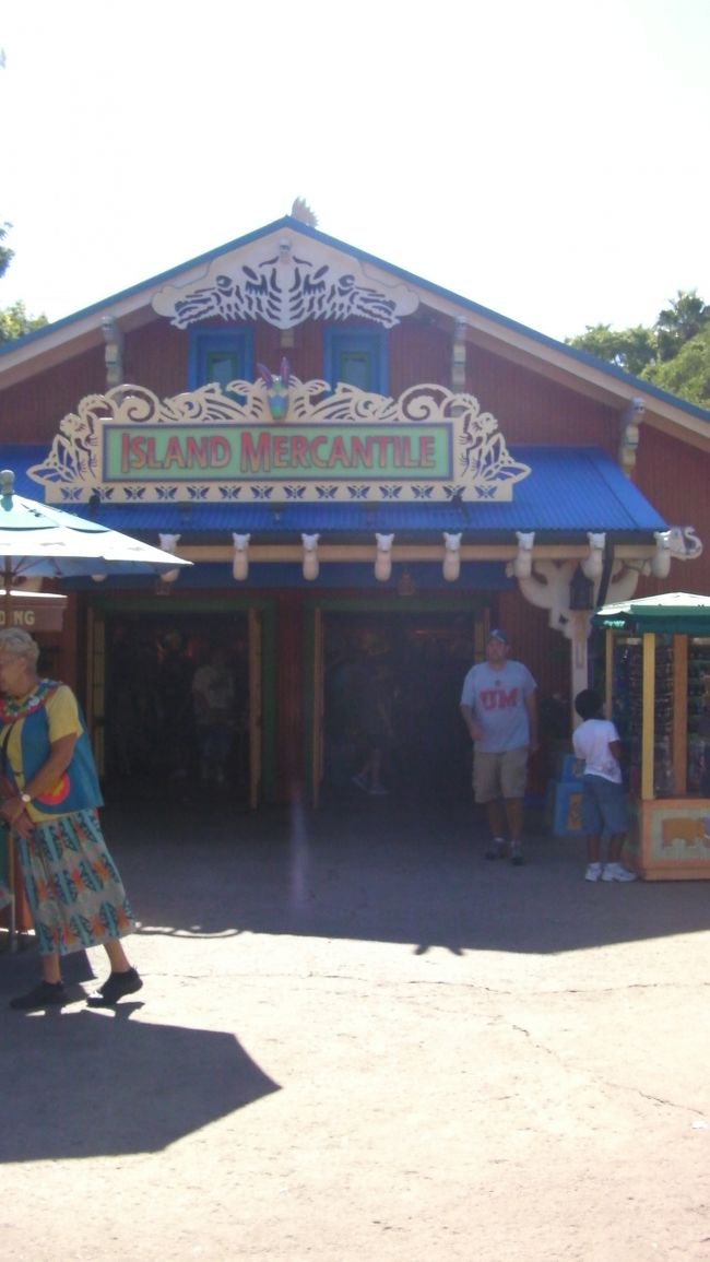 ちなみに他のパークでも必死になって探しましたが、アメリカンダッフィーはＷＤＷの全パーク内でもアニマルキングダムにあるこのお店でしか売っていなかったのでお知らせしときます。