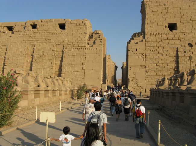 カルナック神殿に来ました。