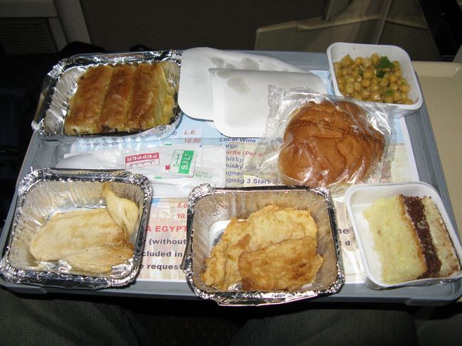 ディナーです自分の部屋にもってきてくれます。<br />味は思ったよりも良かったです。