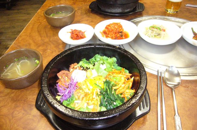 歩いて、免税店へ。そこからタクシーで明洞へ。<br /><br />全州飯店で石焼ビビンパを食べました。