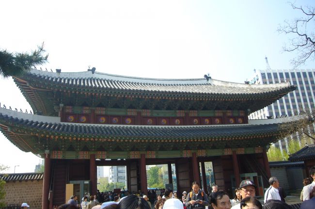 中に入りました。大勢います。