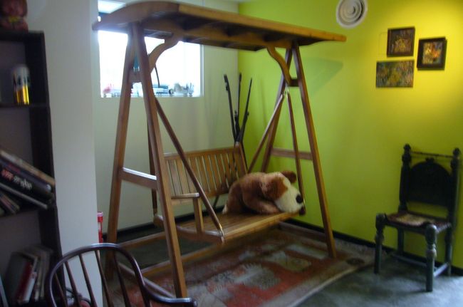 ハンギョルの家の屋上にあった　木製のブランコ