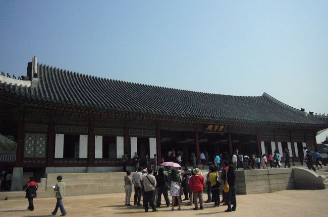 王様の居室です。屋根の龍がありません。