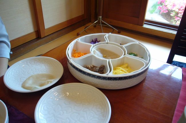 クジョルバンです。<br />クレープみたいので、具を包みます。