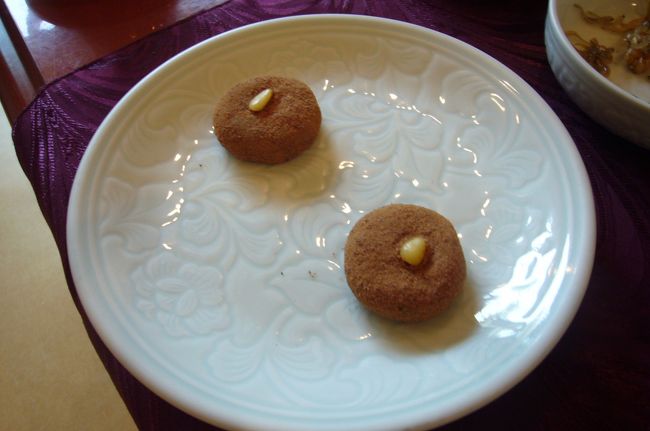 魚も肉もかにも、デザートまで。<br />宮廷料理というよりも、韓国のご馳走を全部並べた感じ。<br />がっつり食べられて満足！！<br /><br />ちょっと遠いけど、良かったですよ。