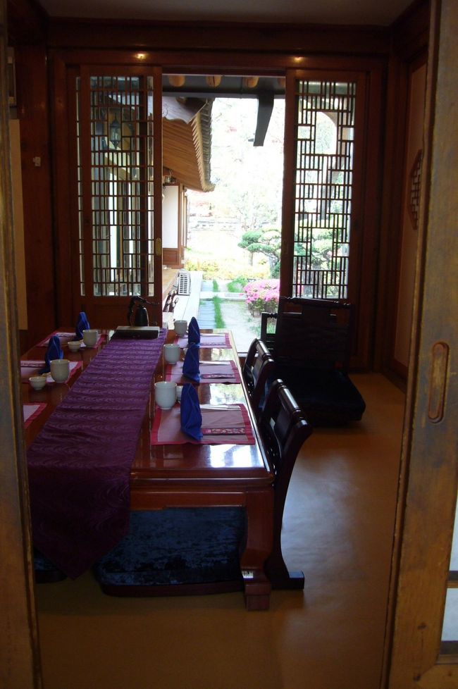 隣のお部屋ものぞいてみました。