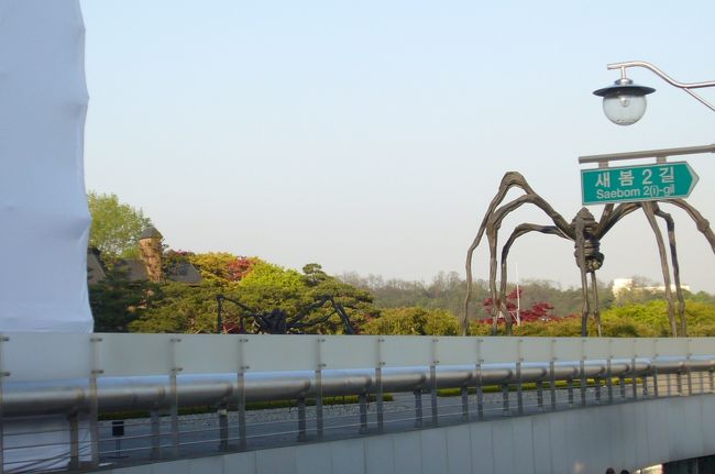 六本木ヒルズにある　クモのオブジェみたいのがここにも！