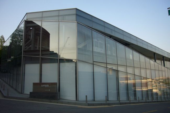 綺麗な美術館です。<br />周りは高級住宅地です。