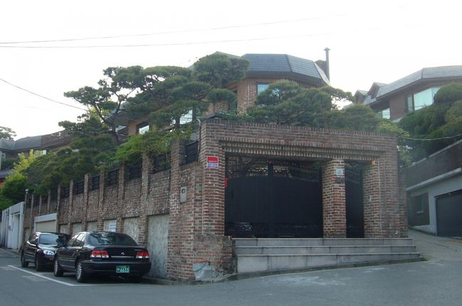 こんな大邸宅。韓国ドラマみたい。