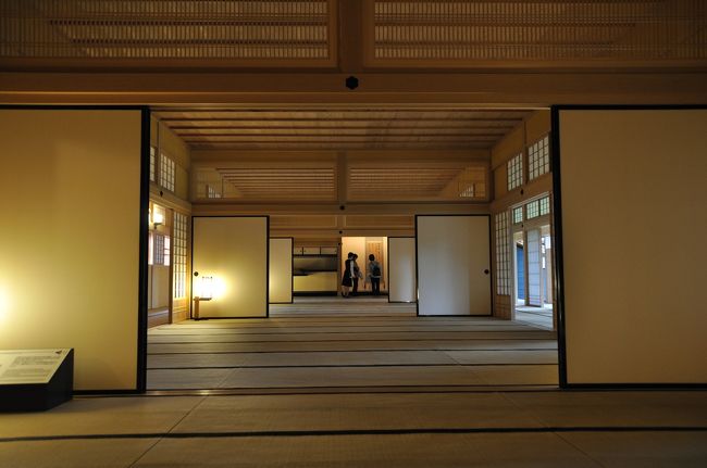 ５００円払って入場。<br />歴史的建造物が新築ピカピカってのは、<br />ちょっと違和感。